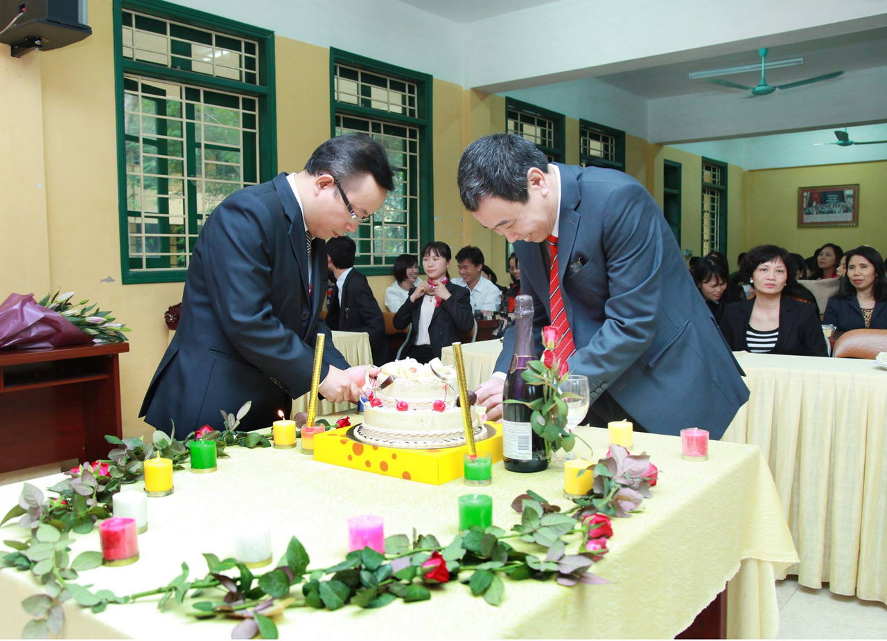 Sinh nhật lần thứ 60 của Thầy gi�o Nguyễn Hữu Thịnh